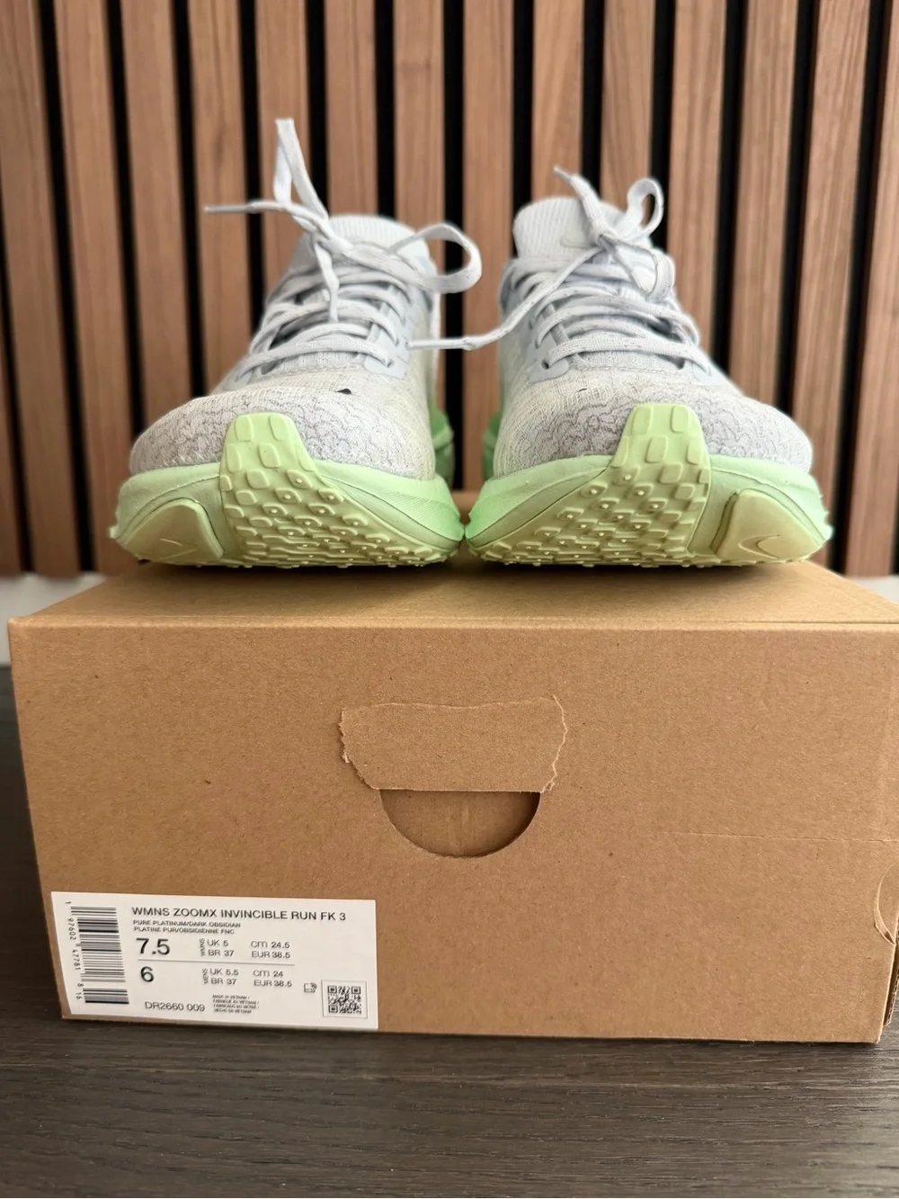 Nike Women’s 7.5 ZoomX Invincible Run 3 - Picture 7 of 8